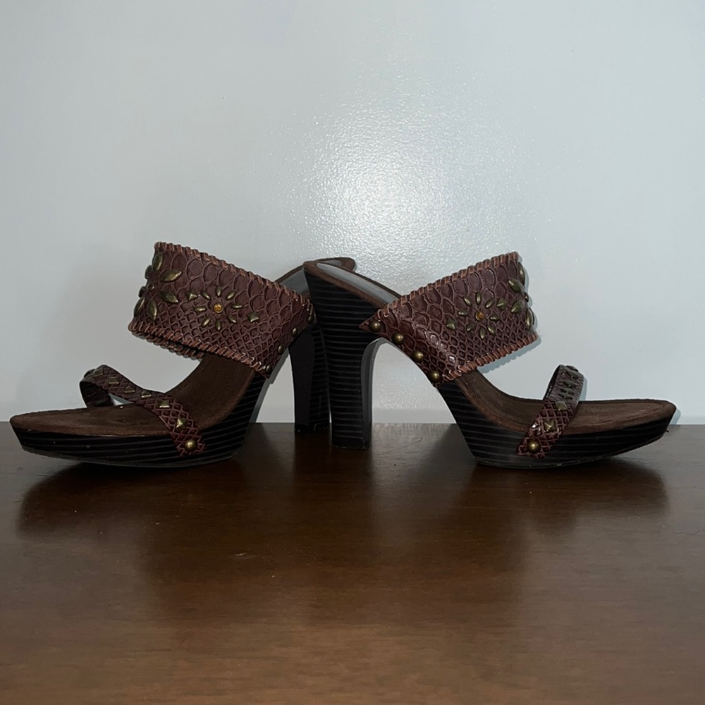 Amanda Smith Topaz Heels